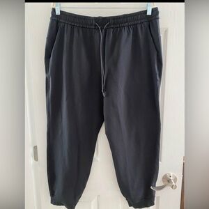 Lululemon Women’s Black Soft Jersey Classic Fit Mid Rise Crops Size 12 Like new!